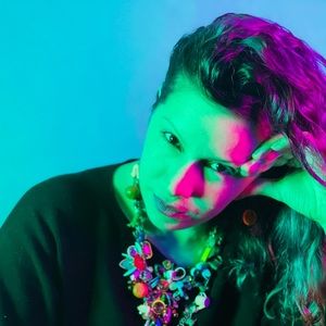 Meet your Posher, Maya